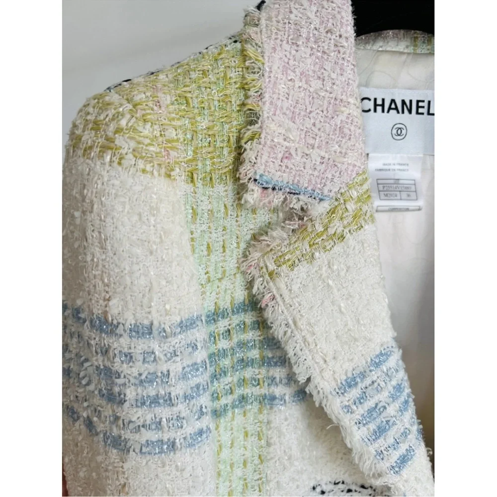 Gorgeous pristine vintage Chanel tweed jacket